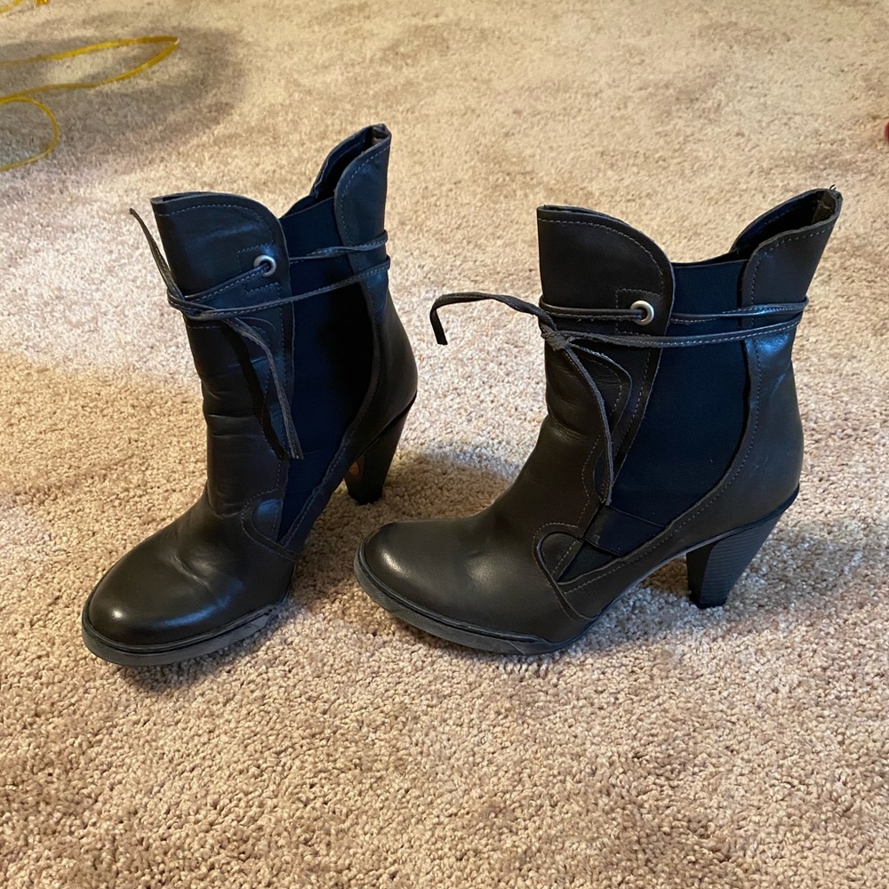 Really cool dark grey bootie